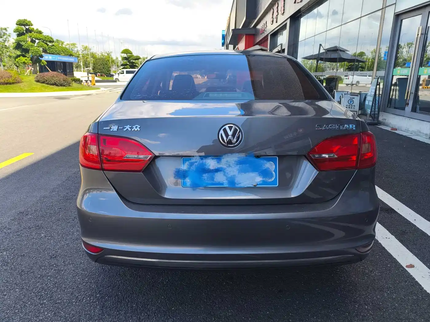 صورة 6 - Volkswagen Sagitar