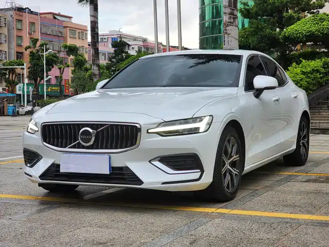  Volvo Volvo S60 2024 B4 Elegance Luxury Edition