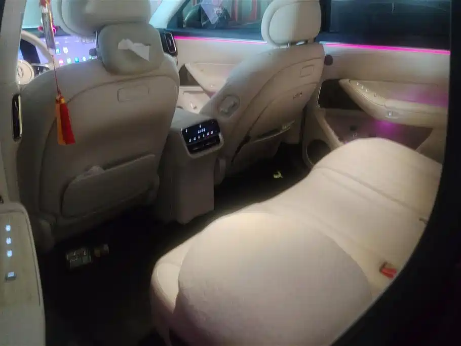 AITO Wenjie AITO M8 2025 Range Extender Max+ Edition 53.4kWh 5-seater фото 11