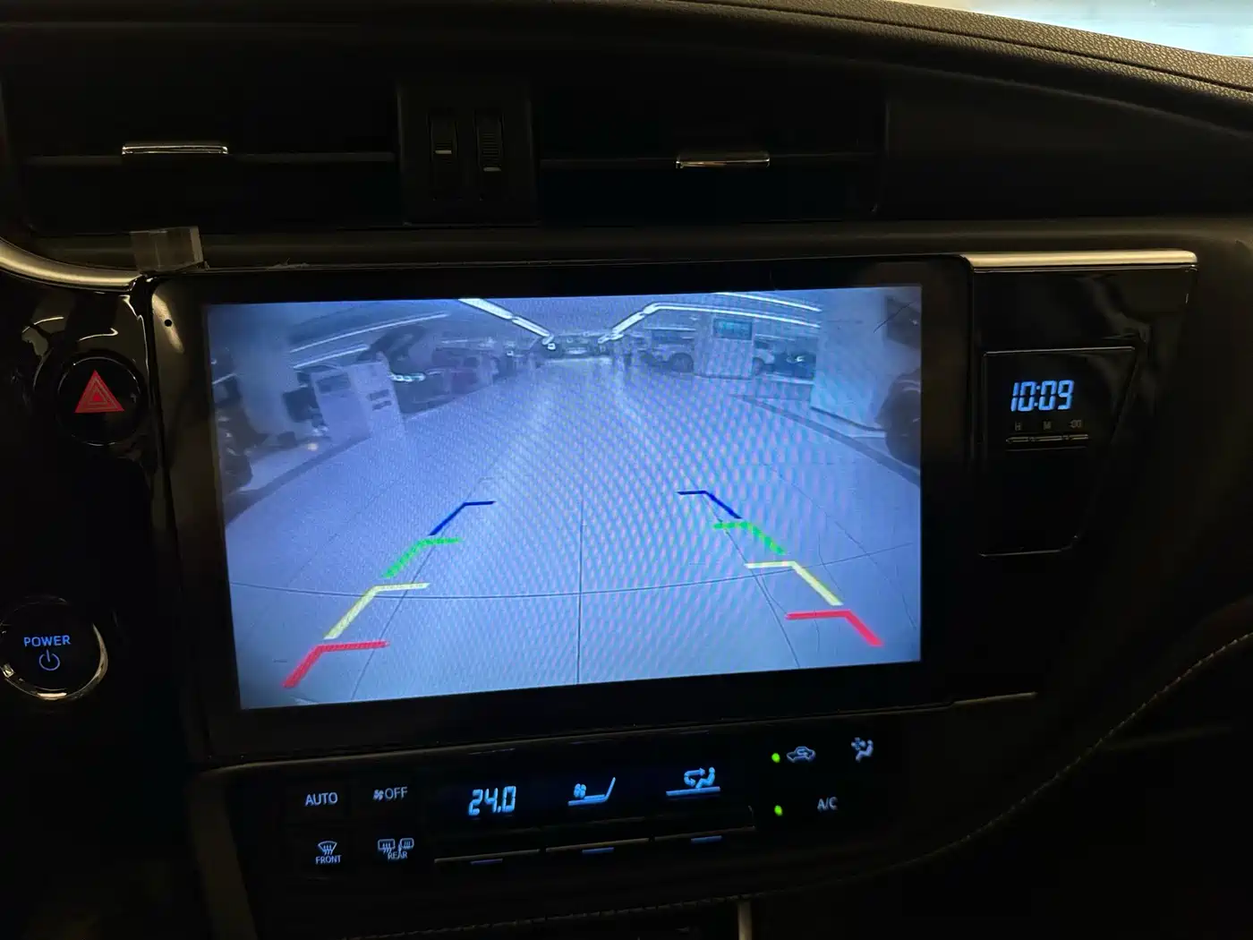 Toyota Corolla Twin Engine E+ 2019 1.8L E-CVT Leading Edition фото 23