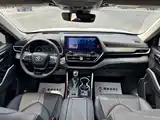 Photo 8 - Toyota Highlander