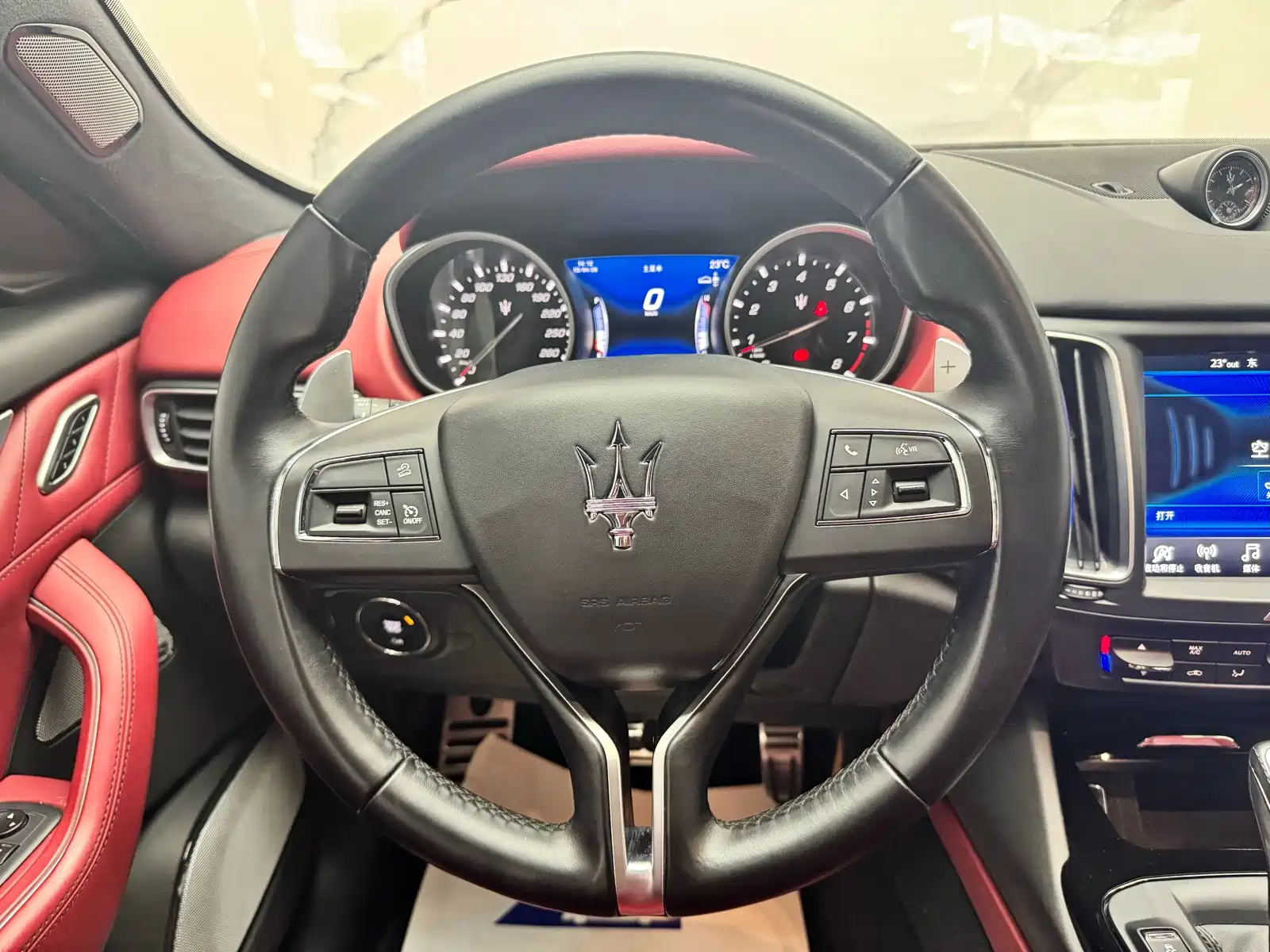 Photo 10 - Maserati Levante