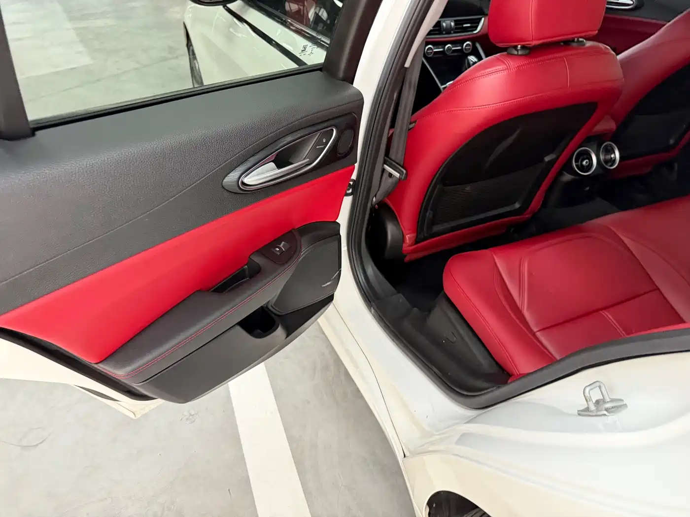 Alfa Romeo Giulia 2020 2020 2.0T 280HP Luxury Sport Edition