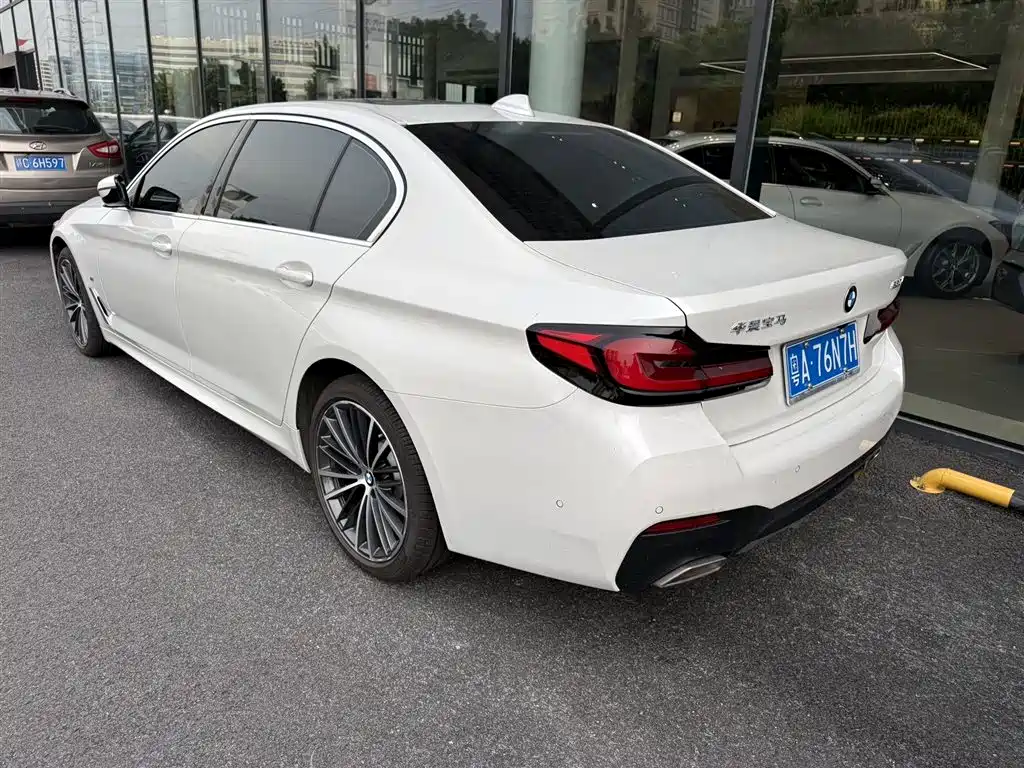 BMW 5 Series 2023 530Li Leading M Sport Package фото 3