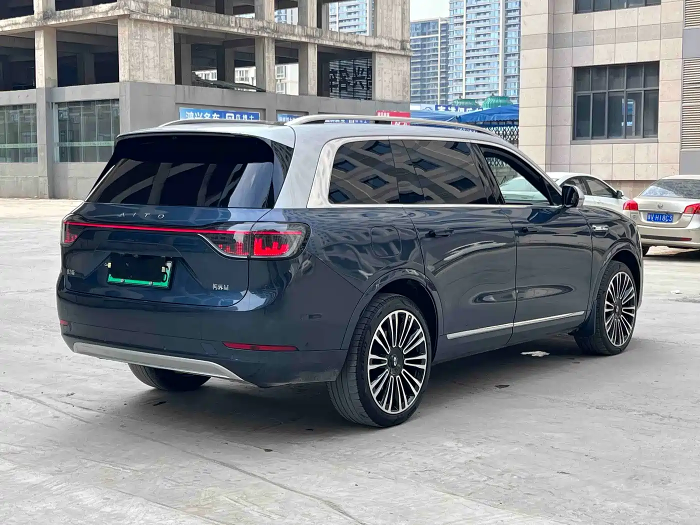 AITO Wenjie AITO M9 2024 Range Extender Ultra 52kWh 6-seater фото 7