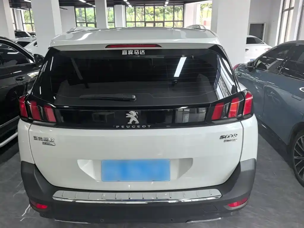 Фото 4 - Peugeot 5008