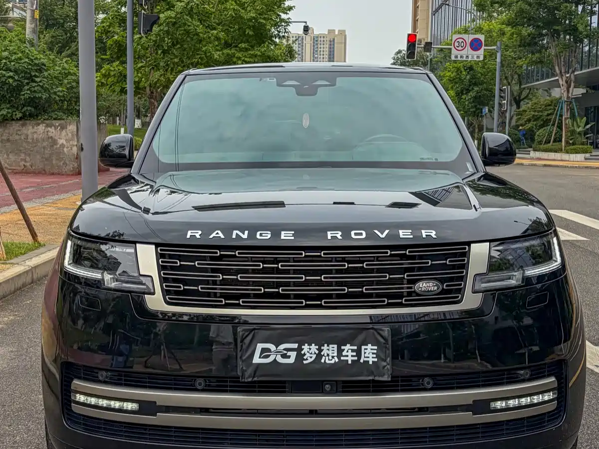 Land Rover Range Rover 2023 3.0 L6 400PS Golden Age 7-Seater Long Wheelbase фото 2