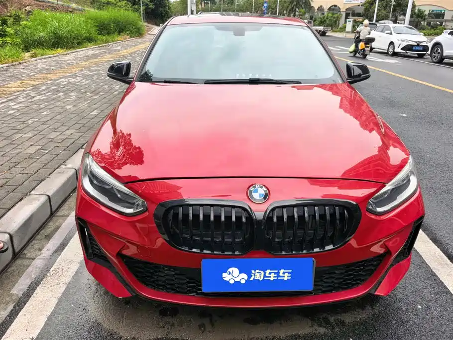 BMW 1 Series 2021 120i M Sport Shadow Edition фото 2