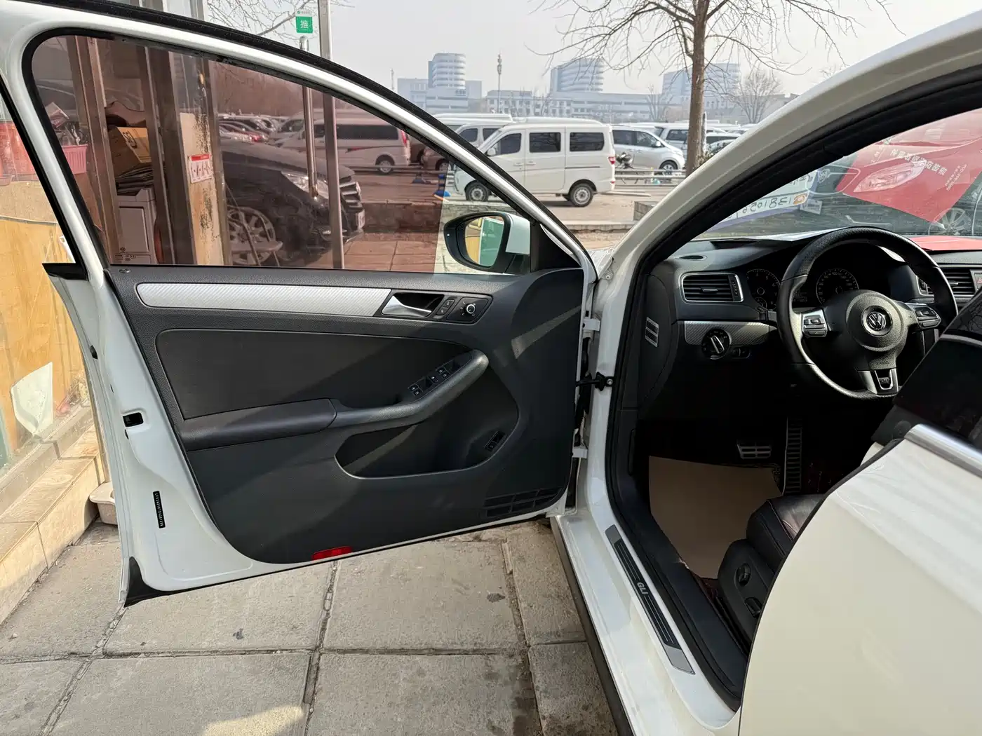 Volkswagen Sagitar 2013 2.0TSI GLI фото 11