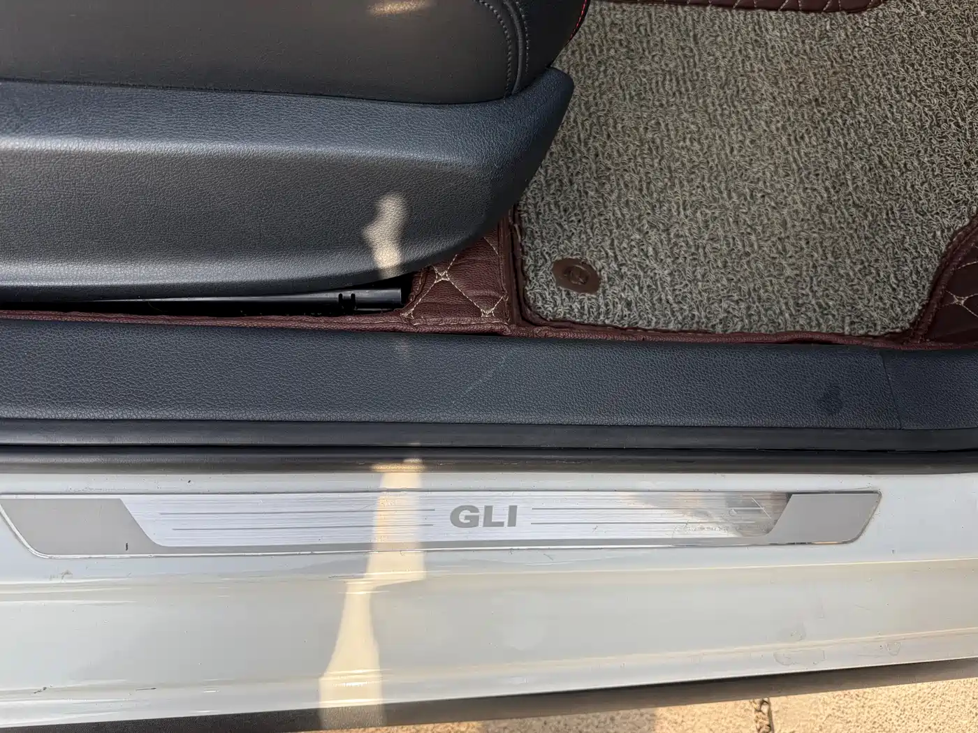 Volkswagen Sagitar 2013 2.0TSI GLI фото 25