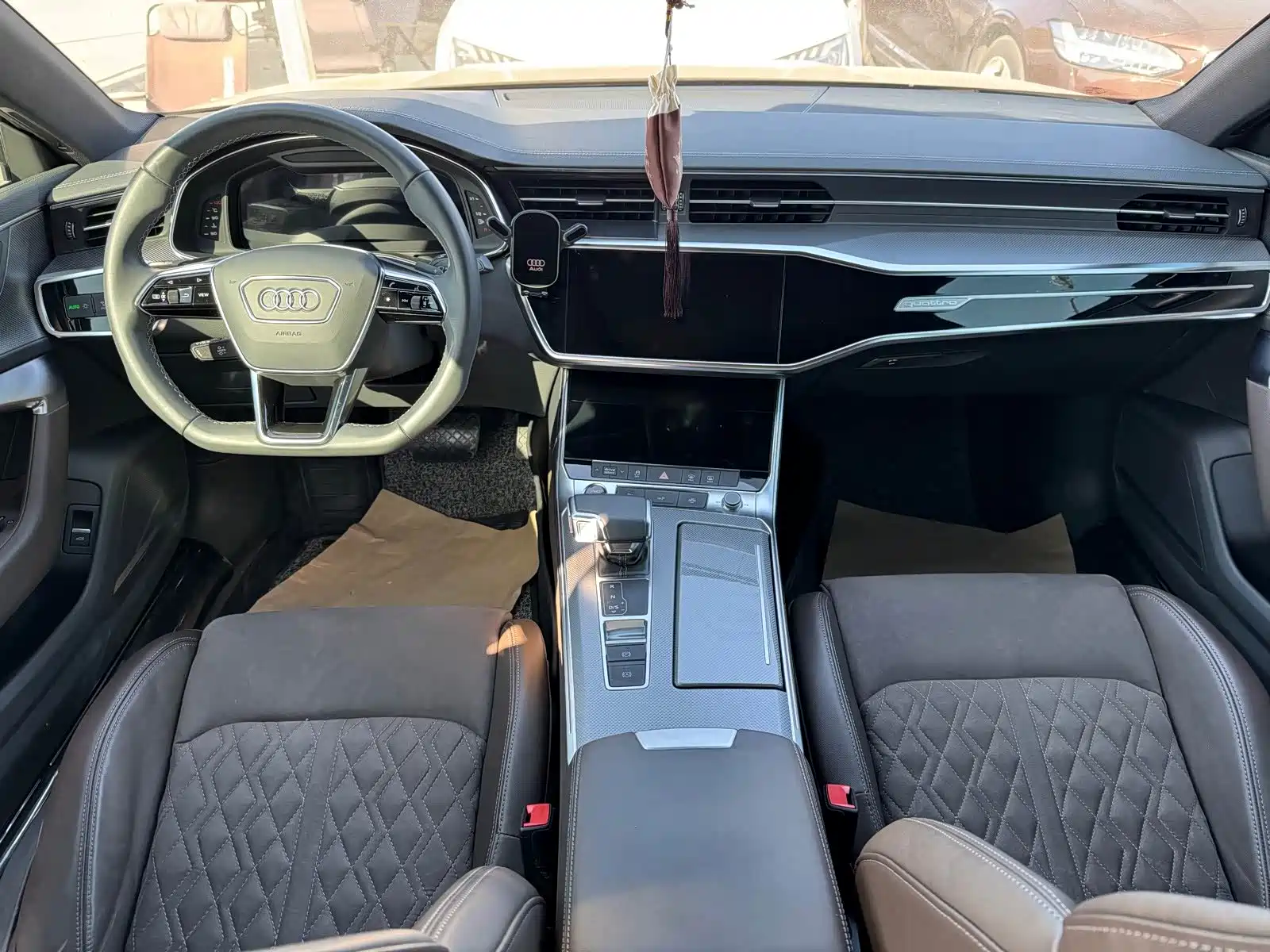 Photo 16 - Audi A7L