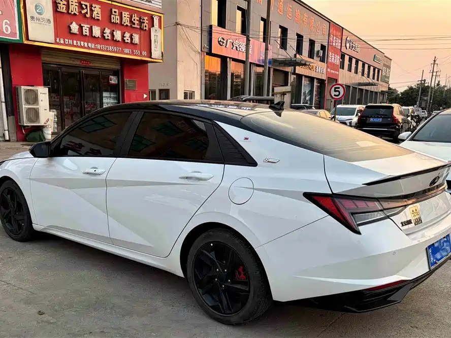 Hyundai Elantra 2022 1.5L CVT 20th Anniversary Edition фото 10