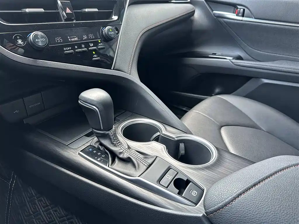 Toyota Camry 2021 2.0G Luxury Edition фото 21