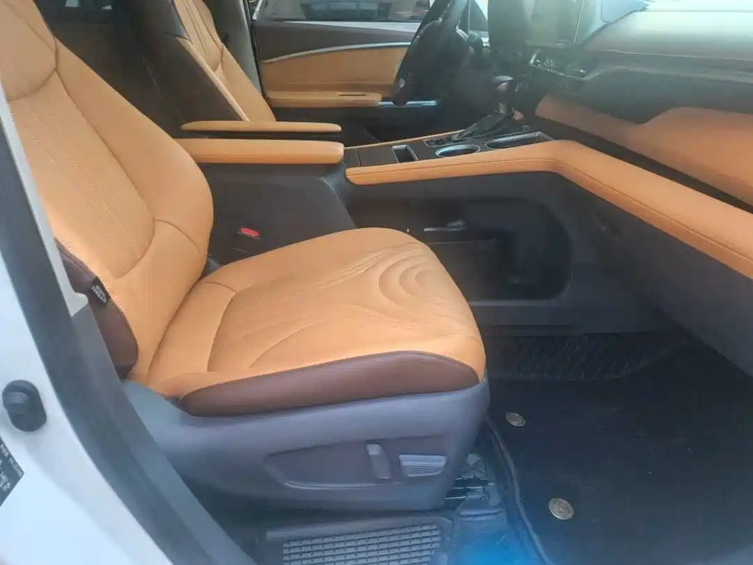 Toyota Granvia 2023 2.5L Hybrid Comfort Edition фото 15