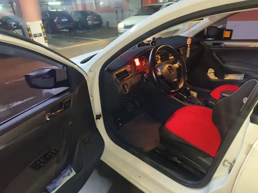 Volkswagen Santana 2016 1.6L Automatic Comfort Edition фото 14