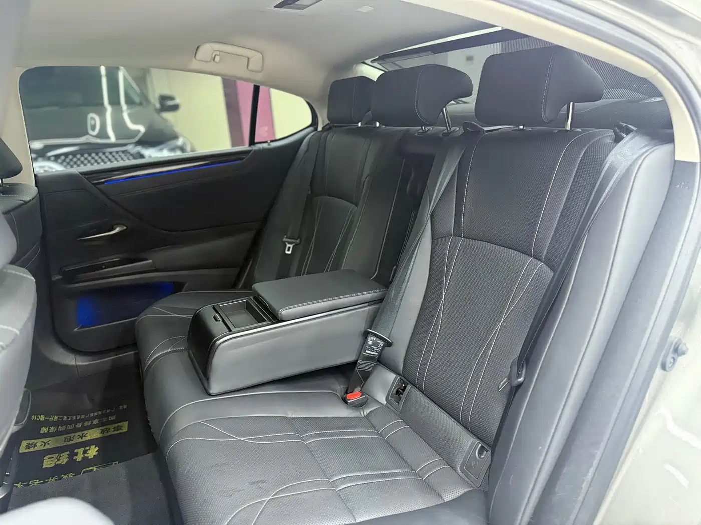 Фото 27 - Lexus ES