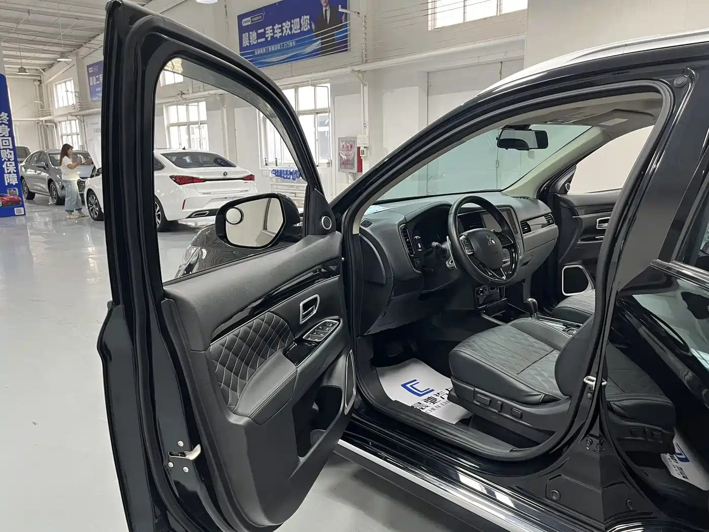 Mitsubishi Outlander 2022 2021 2.4L 4WD Deluxe Edition 7-Seater