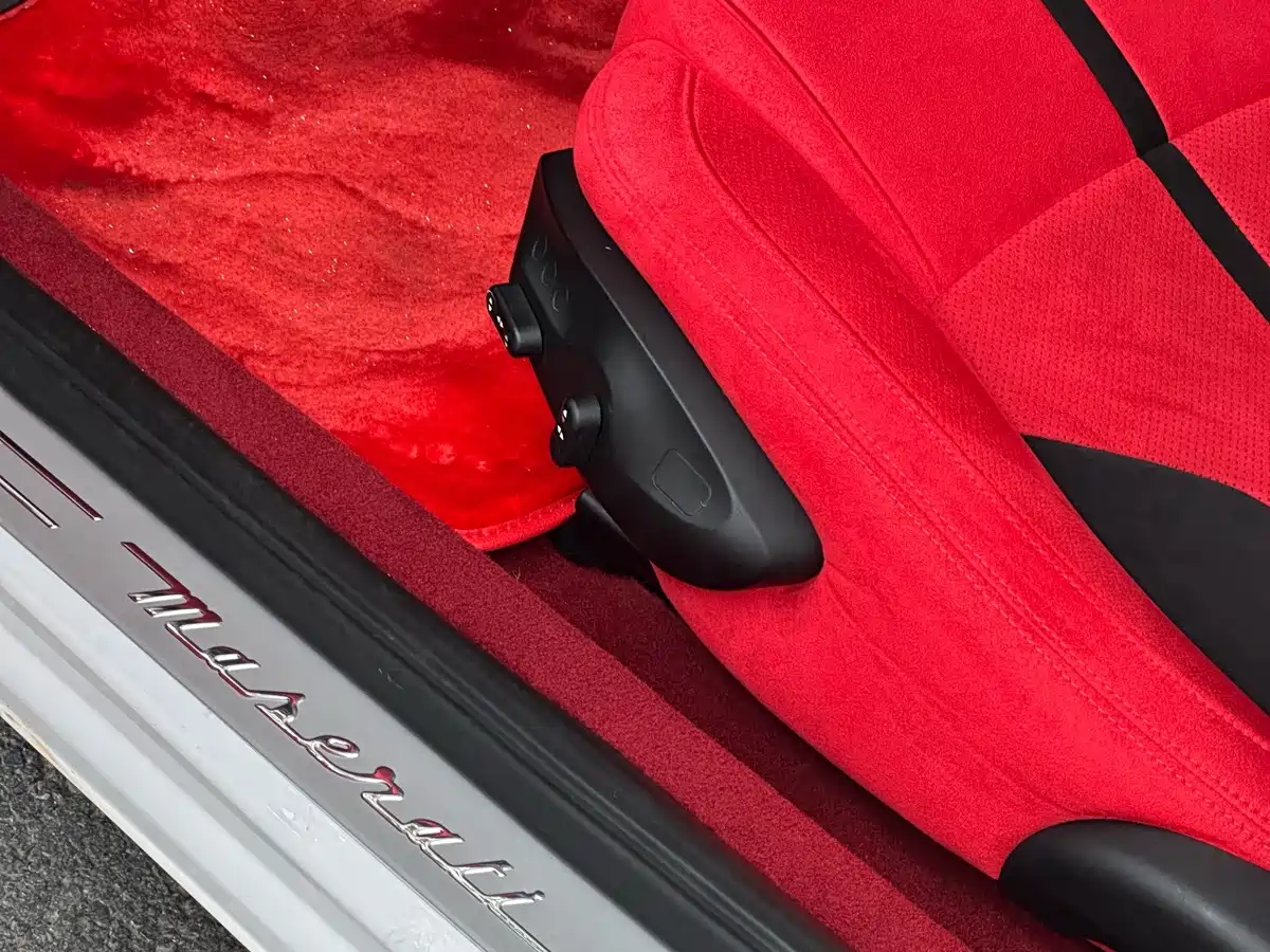 Maserati GranTurismo 2012 2007 4.2L Standard