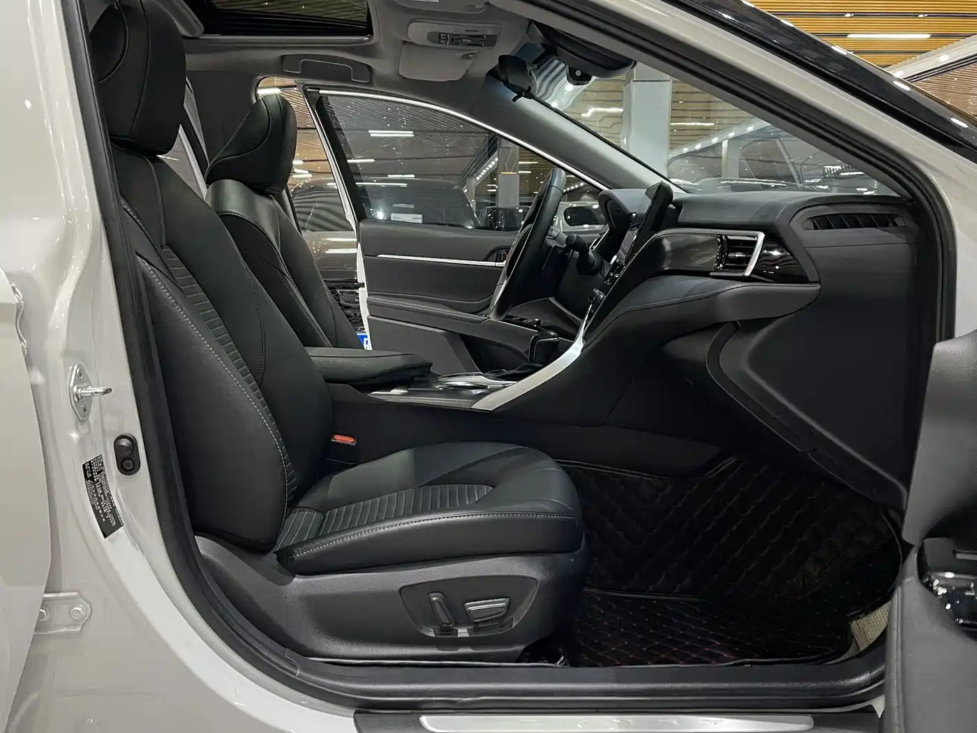 Toyota Camry 2022 2.0S Knight Edition фото 4