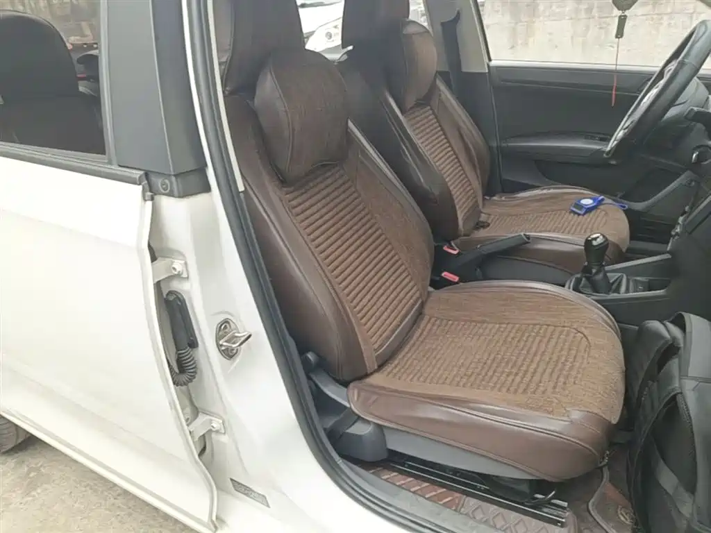 VOLKSWAGEN SANTANA