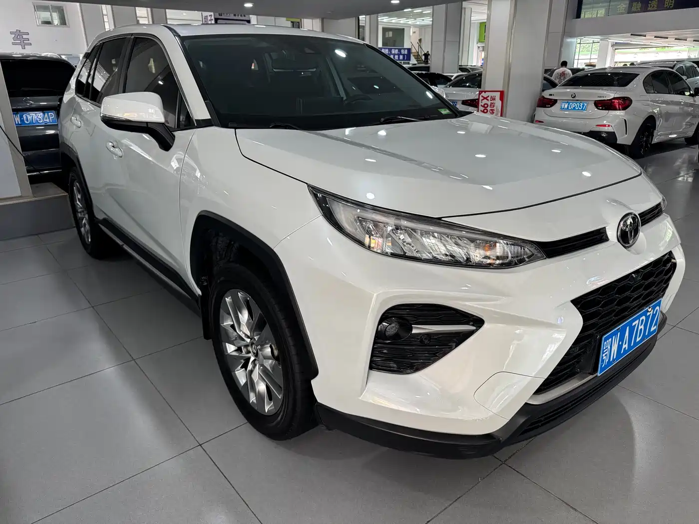 Toyota Wildlander 2022 2.0L CVT FWD Luxury PLUS Edition фото 3