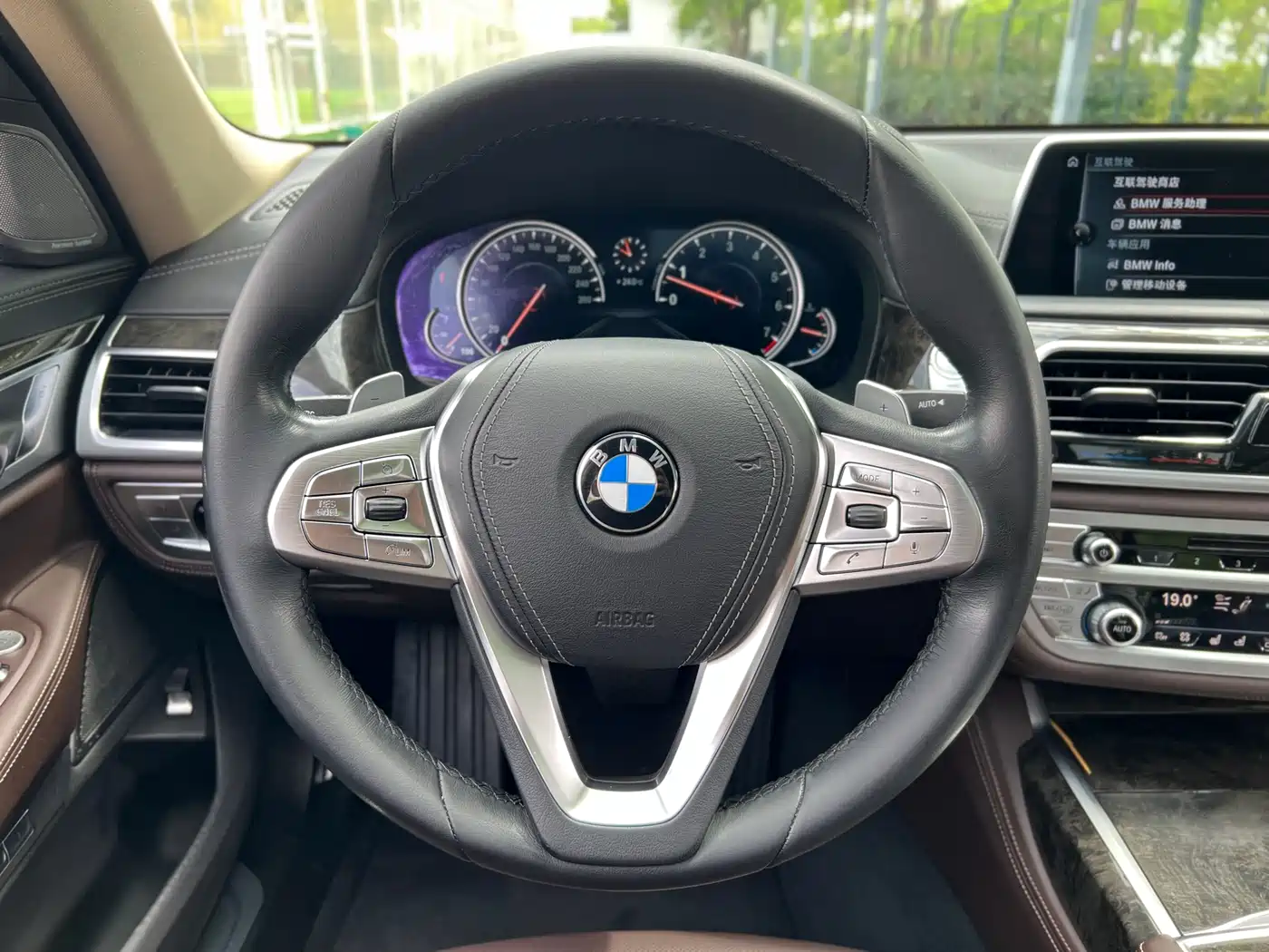 BMW 7 Series 2017 740Li Leading Edition фото 20