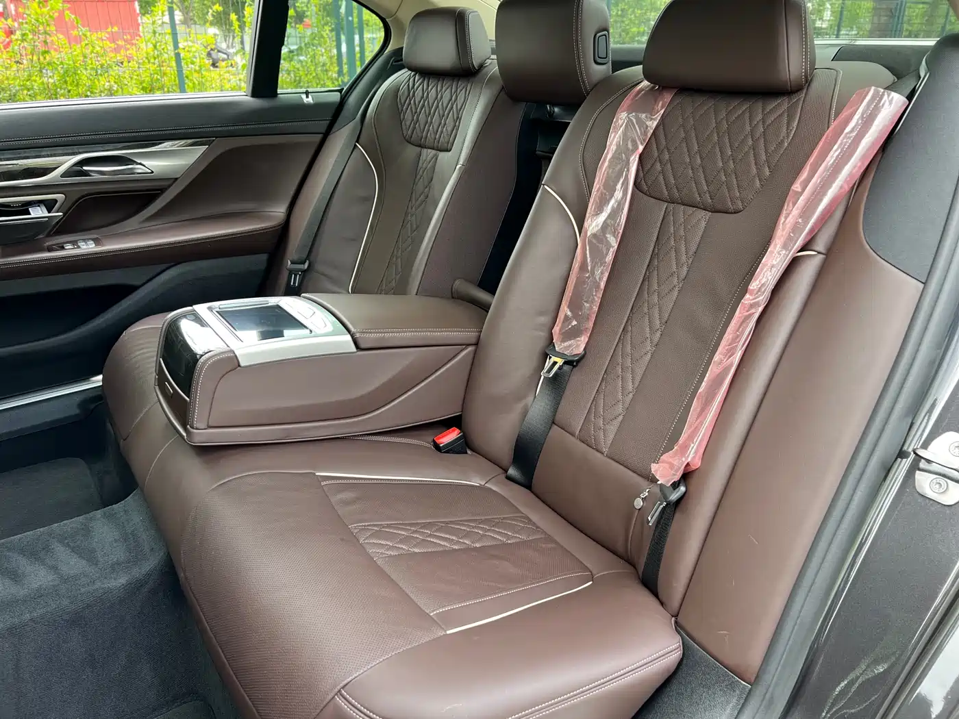 BMW 7 Series 2017 740Li Leading Edition фото 15