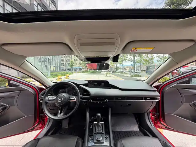 Mazda Mazda3 Axela 2021 2.0L Automatic Quality Glamour — фото 5