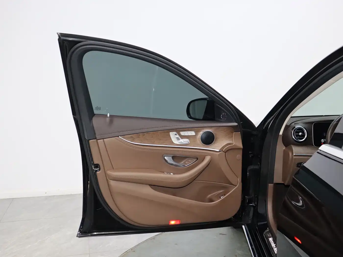 Mercedes-Benz E-Class 2021 E 300 L Fashion фото 13
