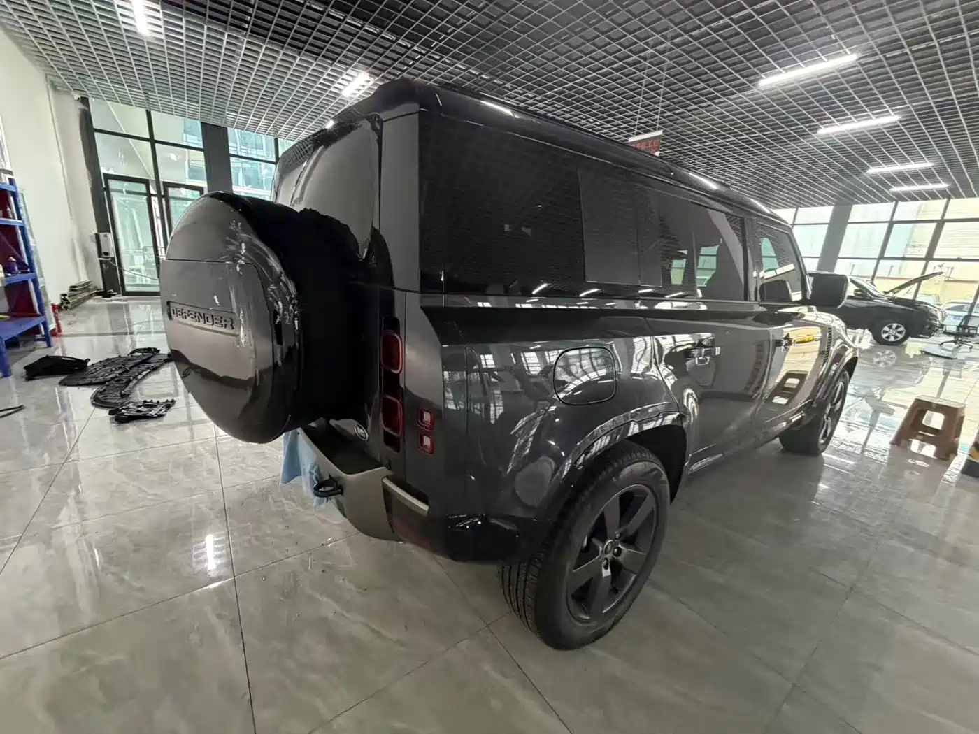 Land Rover Defender 2025 110 3.0T P400 X фото 6