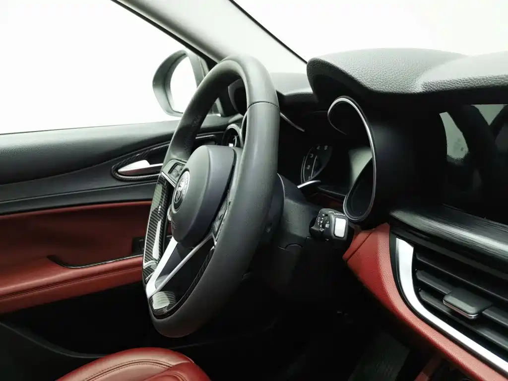 Alfa Romeo Stelvio 2019 2017 2.0T 200HP Luxury Edition