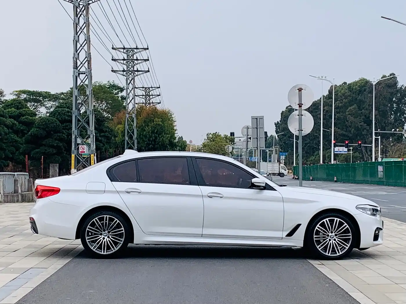 BMW 5 Series 2018 530Li Premium M Sport Package фото 14