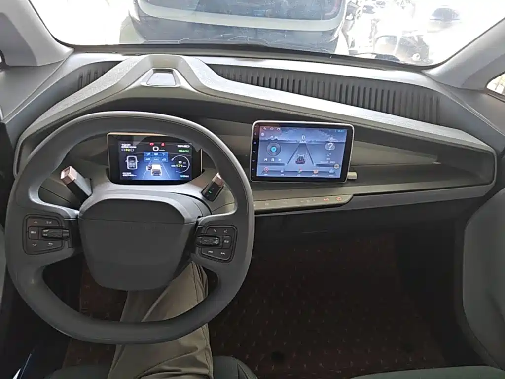Фото 10 - Baojun E200