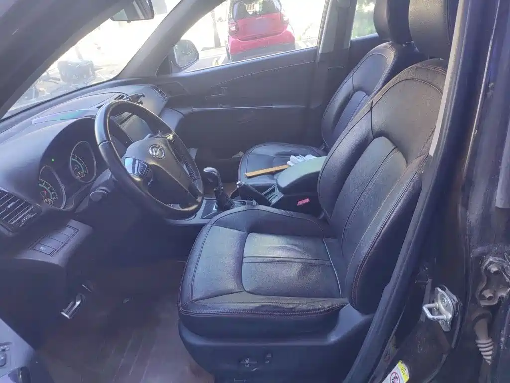 Landwind X5 2014 2014 2.0T Automatic Pioneer Edition