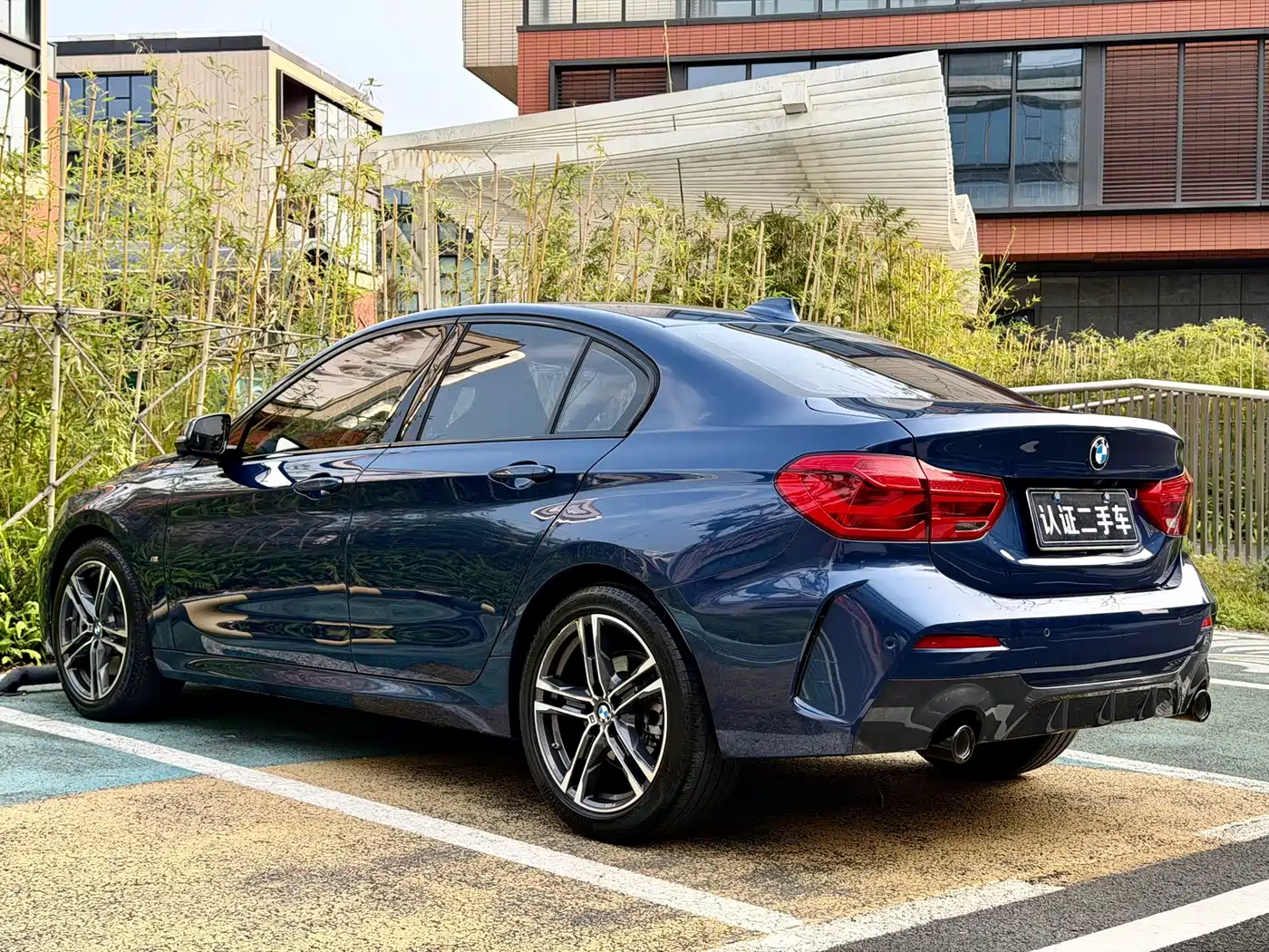 BMW 1 Series 2021 125i M Sport Black Night Edition фото 10