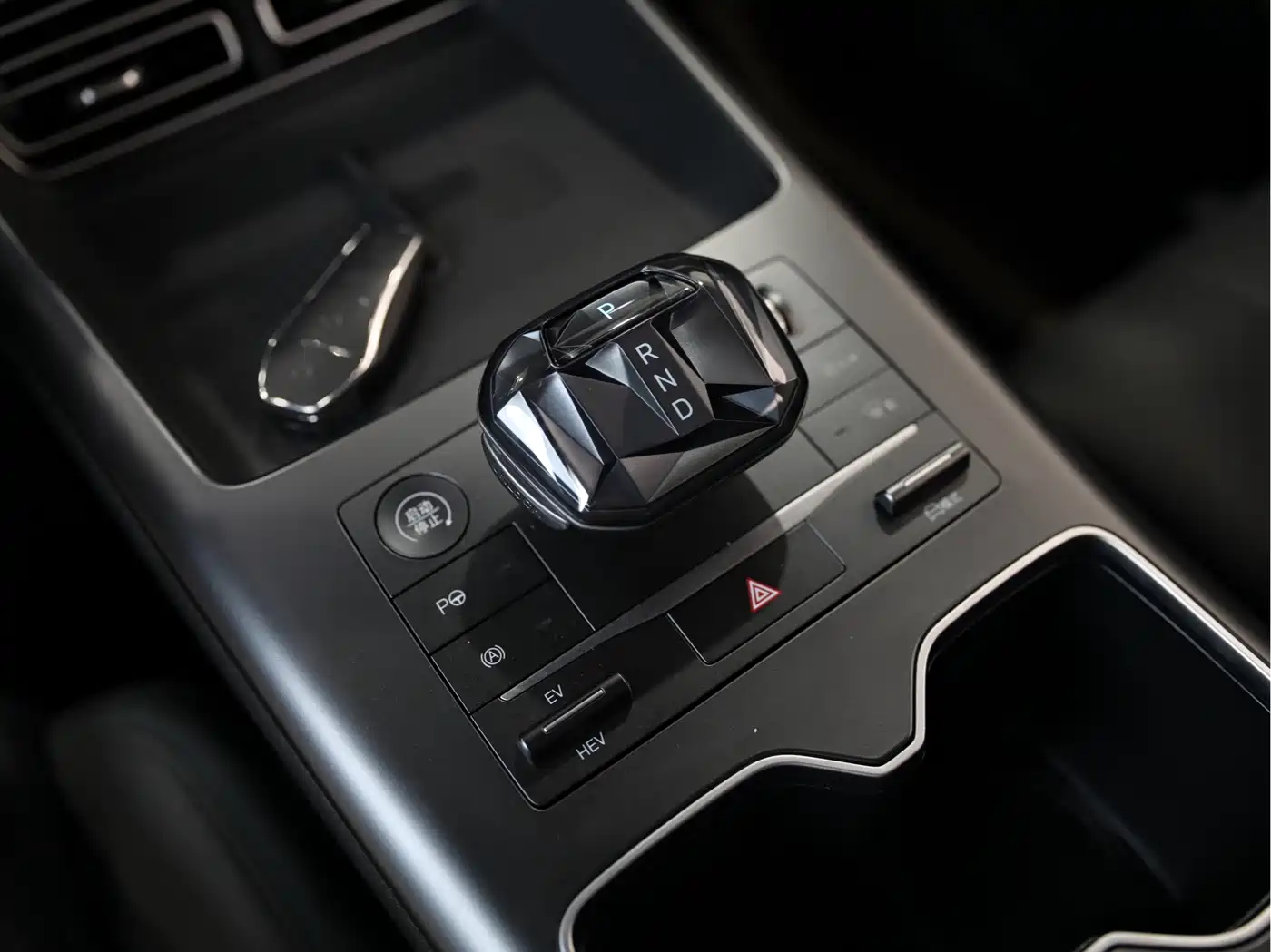 BYD Song Pro New Energy 2025 2nd Generation Smart Drive Edition DM-i 75KM Leading Type фото 11