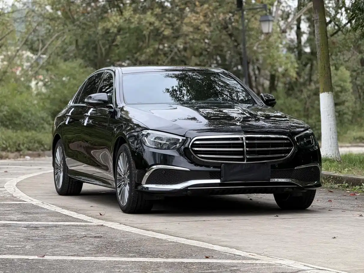 Фото 3 - Mercedes-Benz E-Class