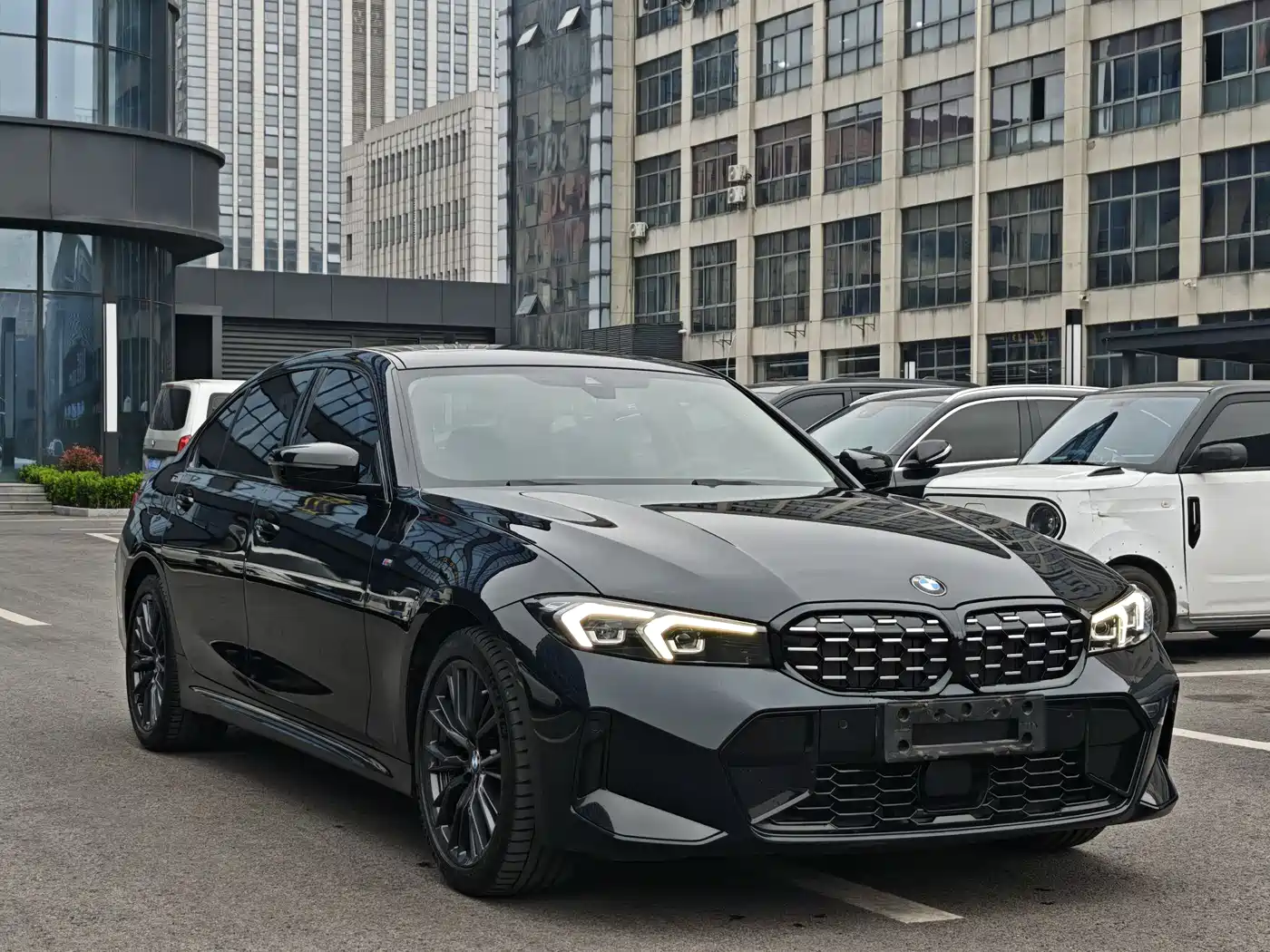 BMW 3 Series 2023 325Li M Sport Black Night Package фото 3