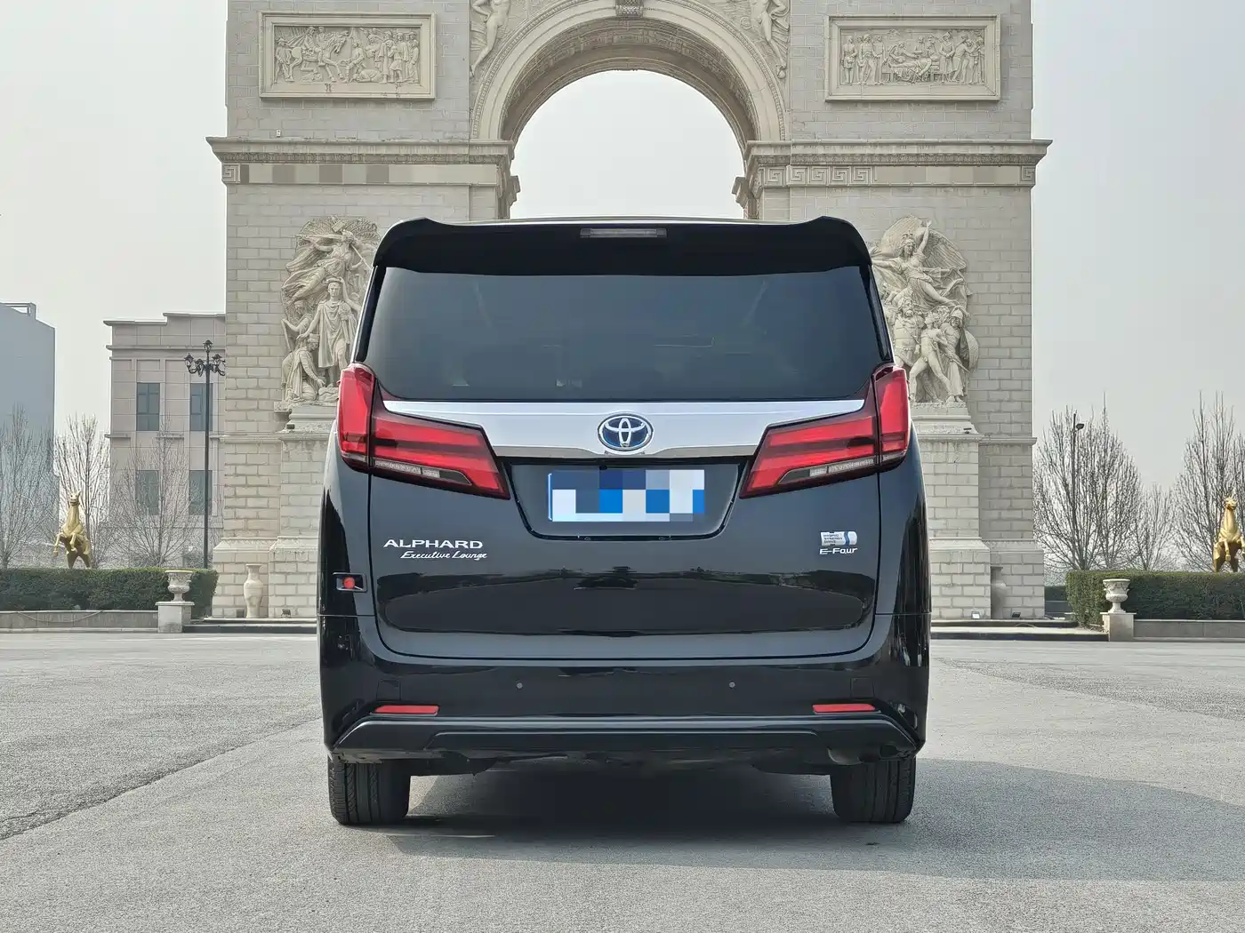 Toyota Alphard 2019 Hybrid 2.5L Premium Edition фото 4