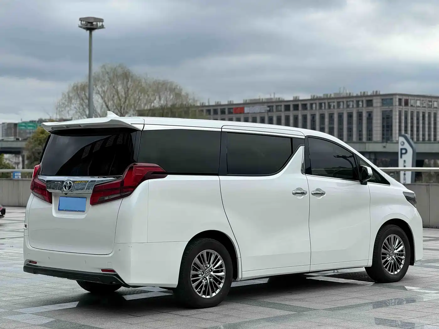 Toyota Alphard 2020 Hybrid 2.5L Luxury Edition фото 5