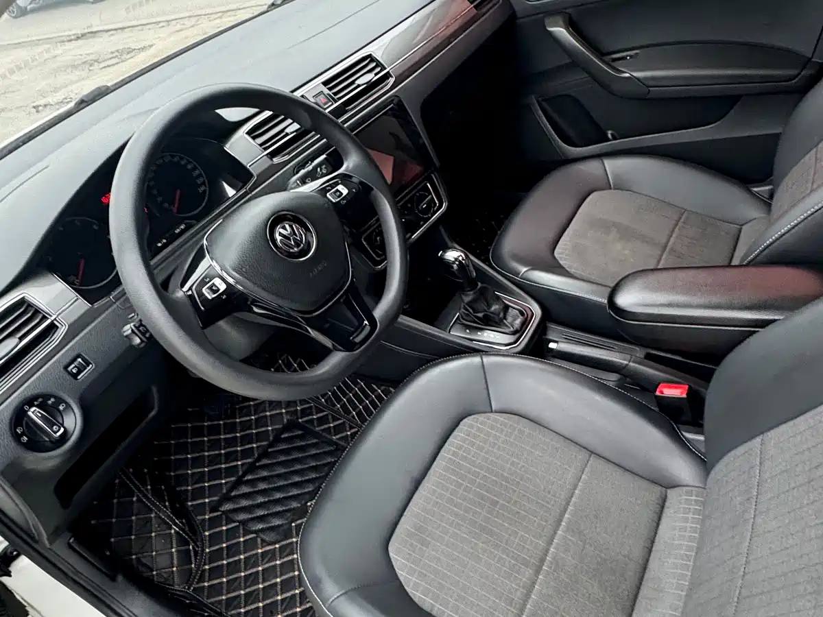 Volkswagen Santana 2016 1.6L Automatic Comfort Edition фото 3