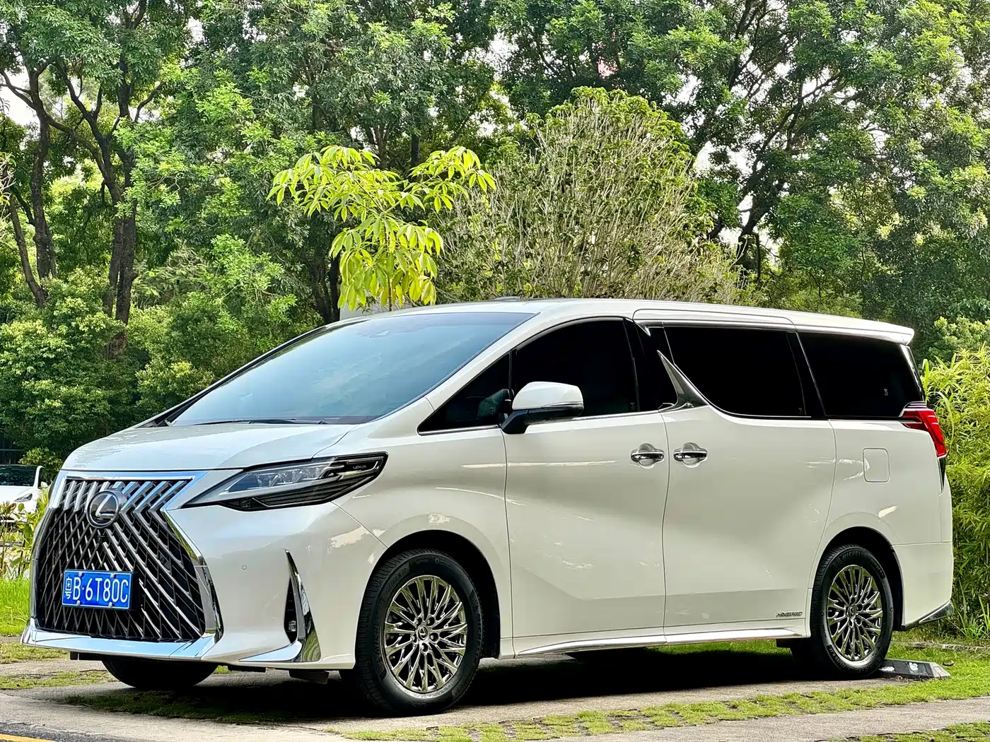 Lexus LM 2020 2020 300h Seven-Seater Elegance Edition