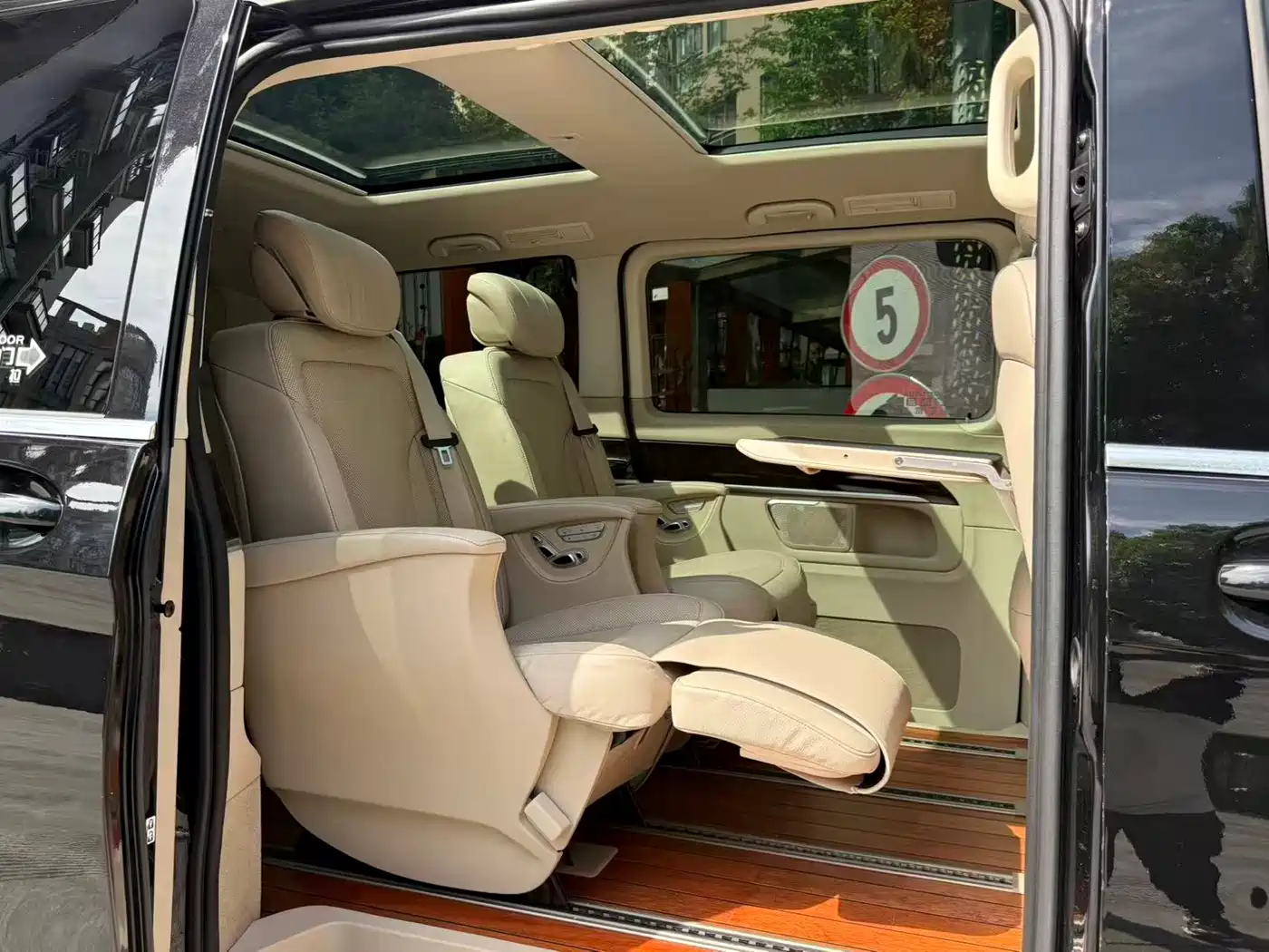 Mercedes-Benz V-Class 2018 V 260 L Premium Long Wheelbase Edition China VI фото 9