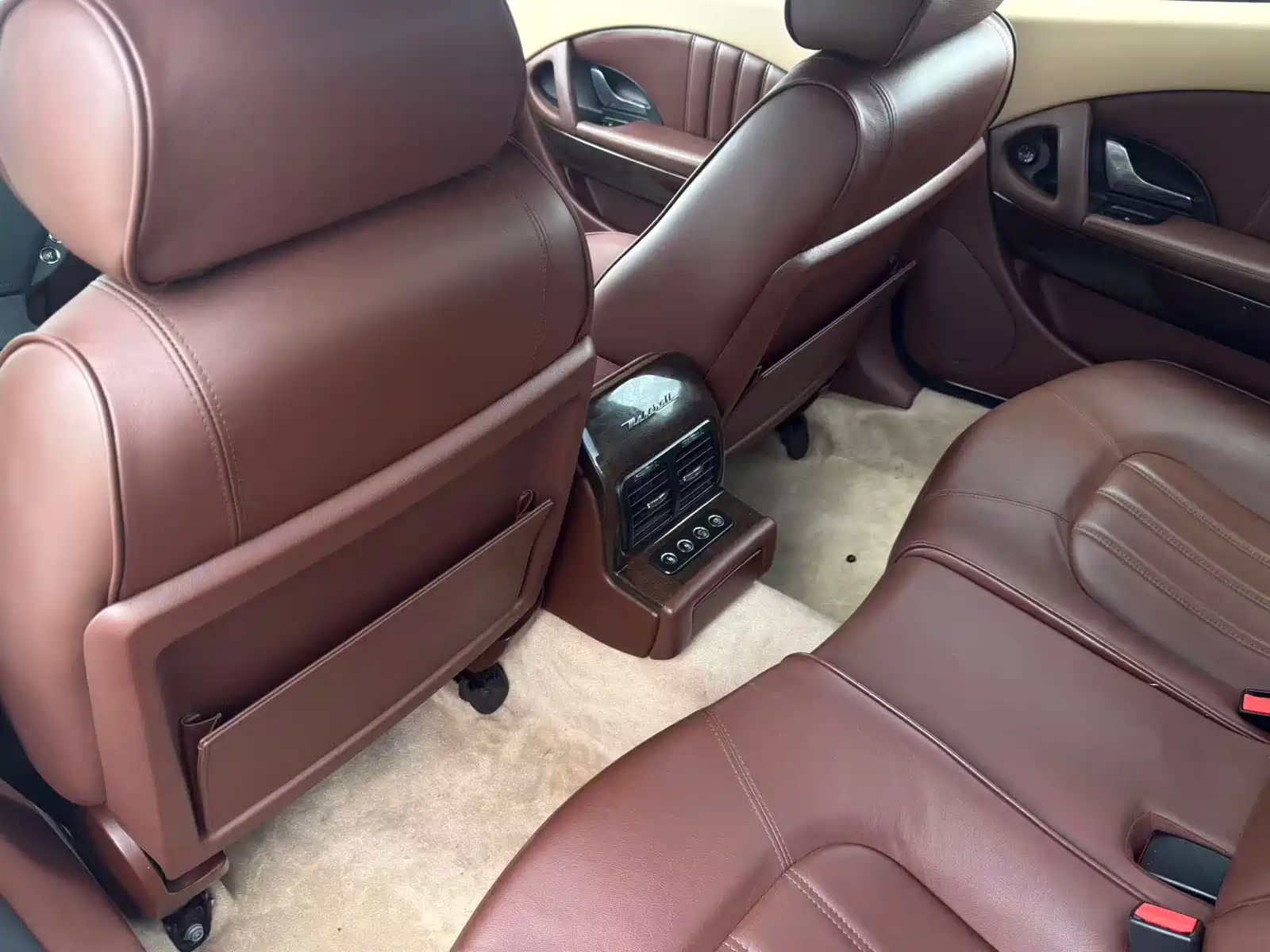 Photo 9 - Maserati Quattroporte