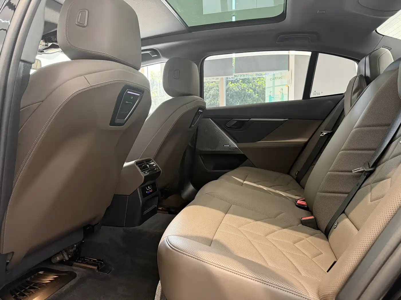 BMW 5 Series 2024 525Li M Sport Package фото 14
