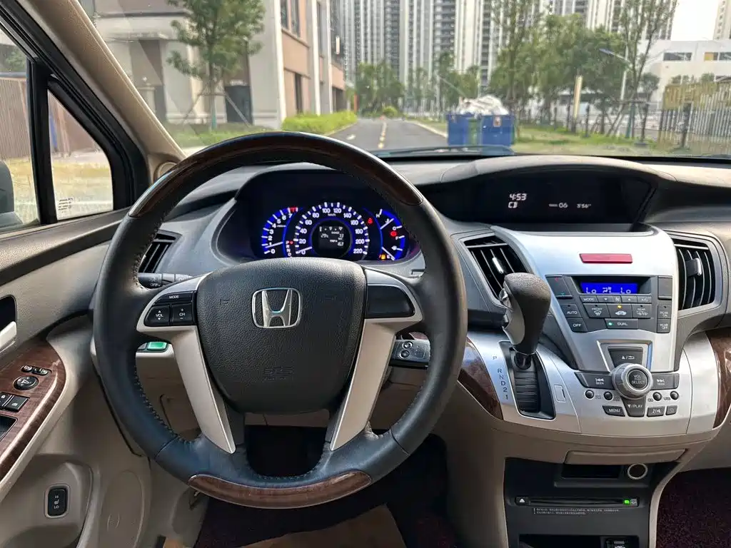 Фото 8 - Honda Odyssey