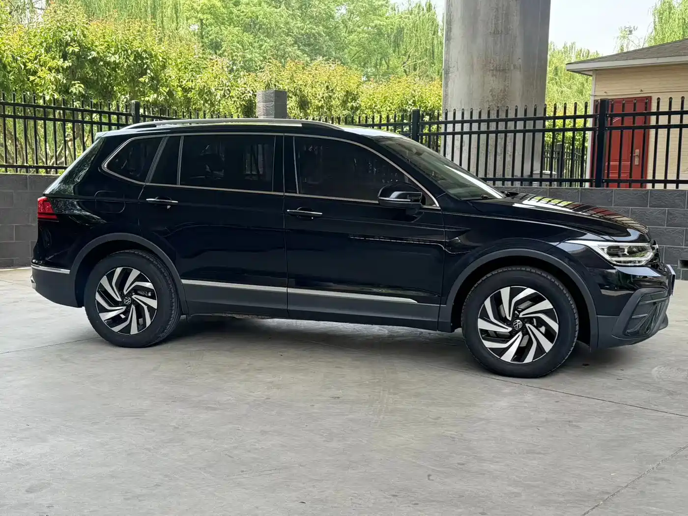 Volkswagen Tiguan L 2025 Model 300TSI Auto 2WD Dragon Edition фото 4