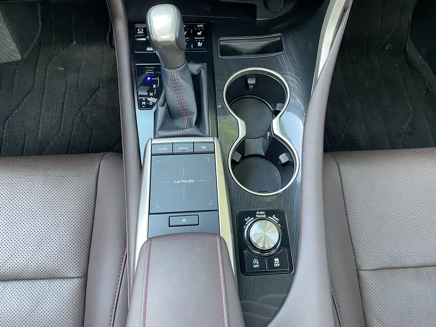 Фото 14 - Lexus RX