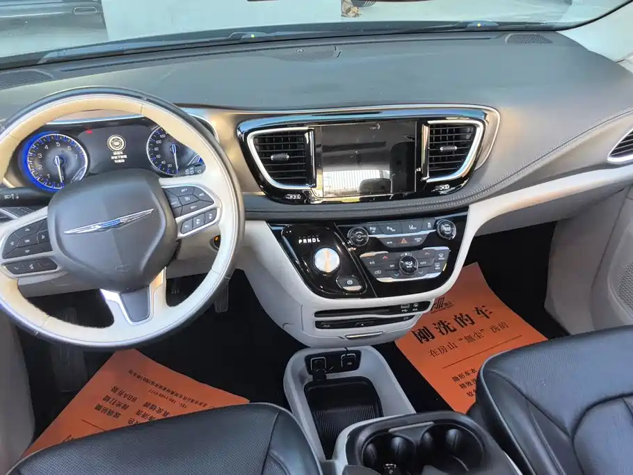Chrysler Grand Voyager (Import) 2019 2017 3.6L Premium Edition