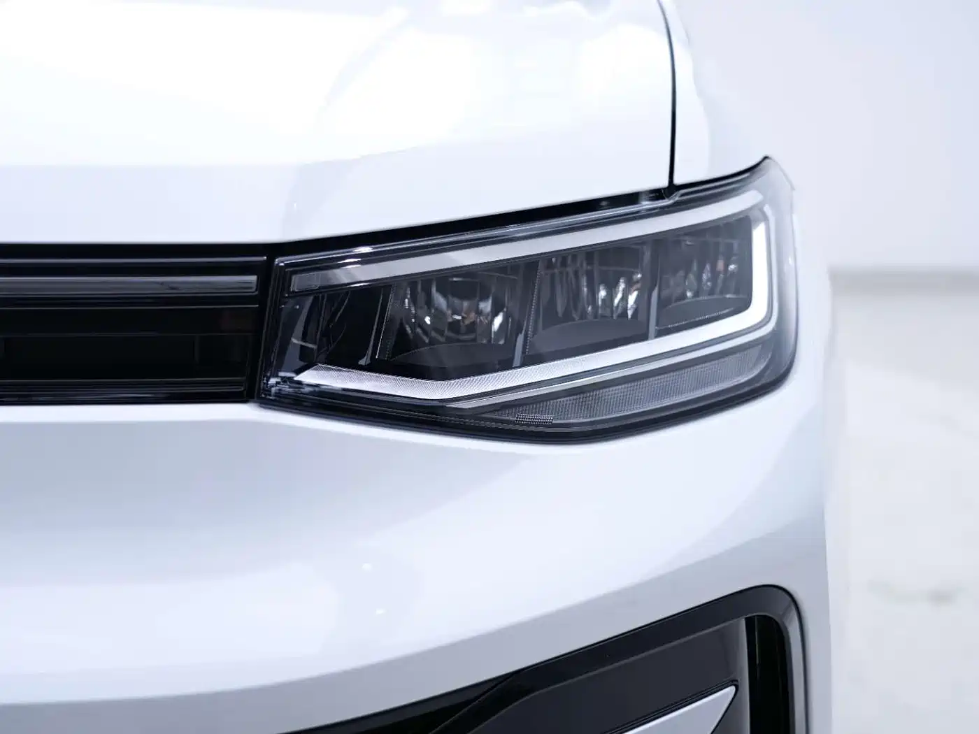 Volkswagen Tharu 2025 Model Rising Star 1.5L Advance Edition фото 9